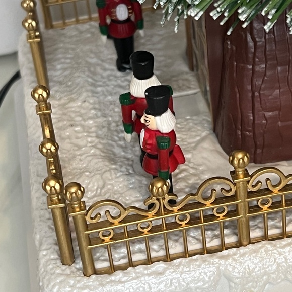 Maisto Evergreen Sentry 1995 Animated Illuminated Musical Tree Santa NIB 12” - Picture 16 of 16